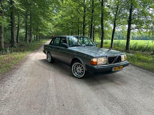 Volvo 240 2.0GL LPG, Auto's, Volvo, Particulier, Bluetooth, Lichtmetalen velgen, Radio, Spraakbediening, Trekhaak, USB, LPG, Sedan
