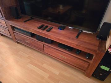 Massief houten tv-meubel beschikbaar voor biedingen