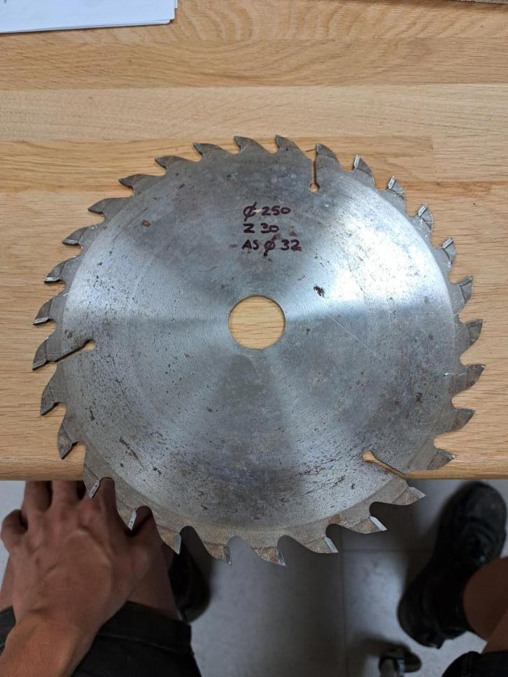 Zaagblad HM tanden 250mm, Doe-het-zelf en Verbouw, Gereedschap | Zaagmachines, Gebruikt, Cirkelzaag, 1200 watt of meer, 30 tot 70 mm