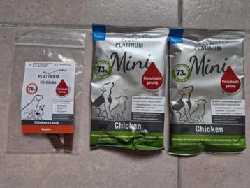 Pakketje hondenvoer en kattenvoer. 14 stuks nieuw. beschikbaar voor biedingen