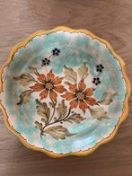 Flora Gouda schaal decor ‘Aster’ model 232, Antiek en Kunst, Ophalen of Verzenden