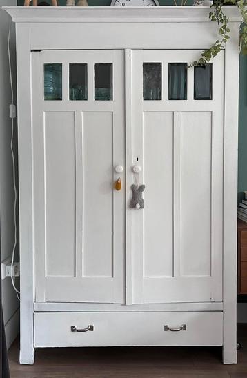 Vintage (servies) kast beschikbaar voor biedingen