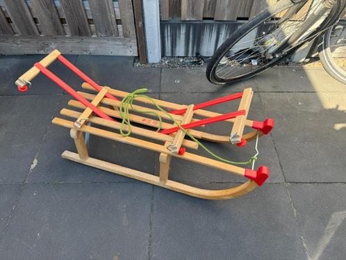Houten slee met rugleuning en trekkoord, Kinderen en Baby's, Speelgoed | Buiten | Sleeën, Gebruikt, Hout, Rugleuning, Ophalen
