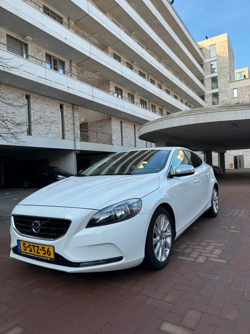 Volvo V40 D2 1.6 Wit R-Design, Auto's, Volvo, Particulier, V40, Diesel, A, Hatchback, Handgeschakeld, Origineel Nederlands, Wit