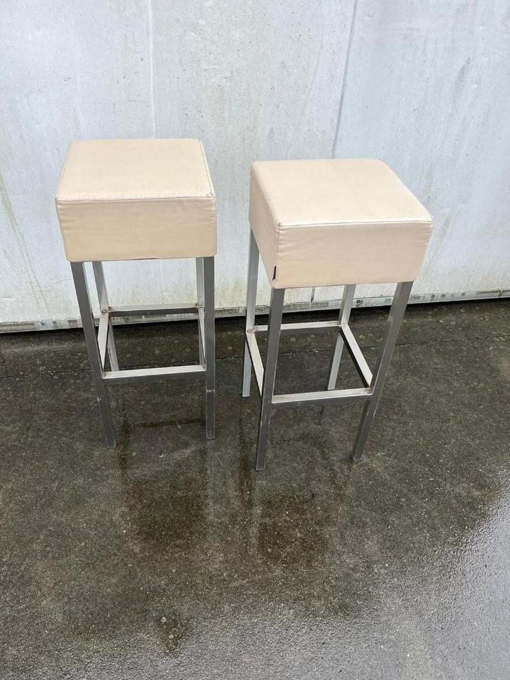 24 stuks Luxe design Pedrali krukken barkrukken Model Cube, Huis en Inrichting, Barkrukken, Zo goed als nieuw, 60 tot 90 cm, Leer