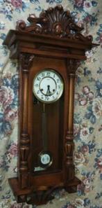 notenhouten wandklok met mooie bimbamslag, Antiek en Kunst, Ophalen