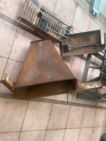 Vintage haard en haardgereedschap  beschikbaar voor biedingen