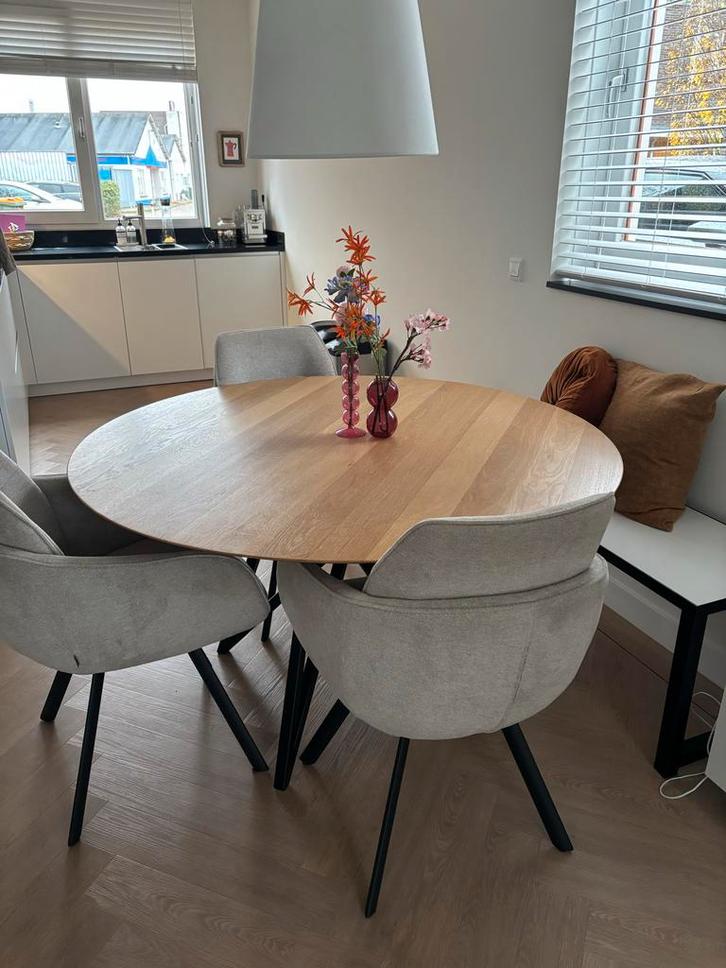 Studio Henk Tafel - Rond - 130cm, Huis en Inrichting, Tafels | Eettafels, Gebruikt, 100 tot 150 cm, Vier personen, Rond, Eikenhout