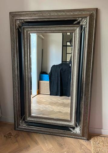 Grote klassieke spiegel met geslepen glas – 112,5 x 172 cm beschikbaar voor biedingen