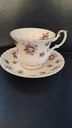 Royal Albert Sweet Violets koffiekopje  ( x 4), Ophalen of Verzenden, Zo goed als nieuw, Porselein, Kop en/of schotel