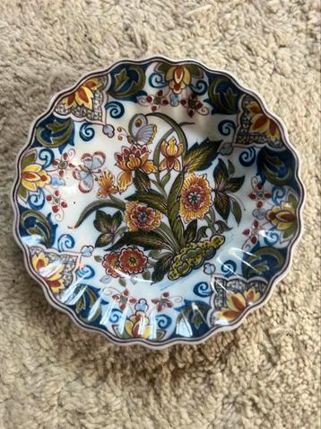 Makkum aardewerk wandbord beschikbaar voor biedingen