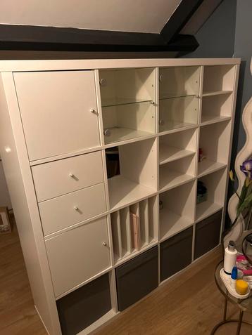 IKEA Kallax kast 16 vakken met accessoires beschikbaar voor biedingen
