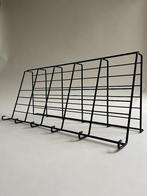 Tomado Coathanger/Shelf Black - kapstok hoedenrek zwart 60s, Wandkapstok, Ophalen of Verzenden, Zo goed als nieuw, Minder dan 100 cm