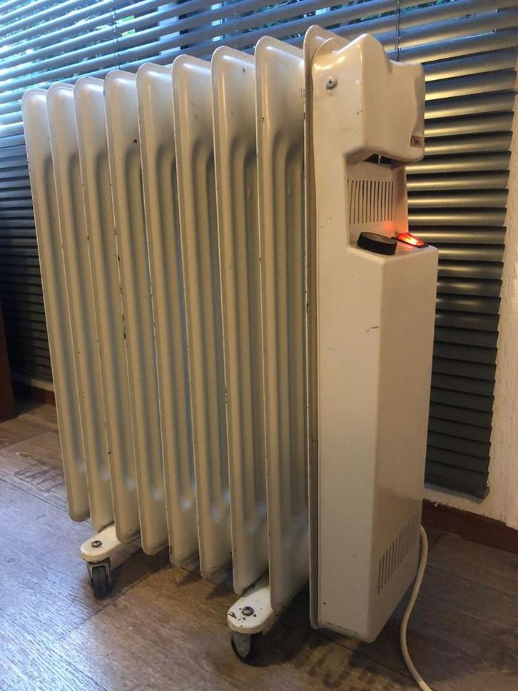 Krachtige elektrische radiator Thomas– 2000W – werkt perfect, Doe-het-zelf en Verbouw, Verwarming en Radiatoren, Gebruikt, Radiator