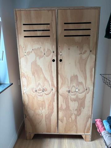 Lockerkast hout beschikbaar voor biedingen