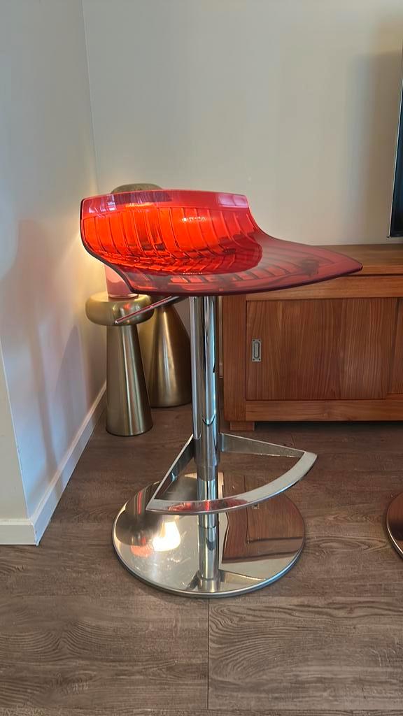 Papatya X-Treme barkruk rood., Huis en Inrichting, Barkrukken, Gebruikt, 60 tot 90 cm, Kunststof, Metaal, 1 kruk, In hoogte verstelbaar