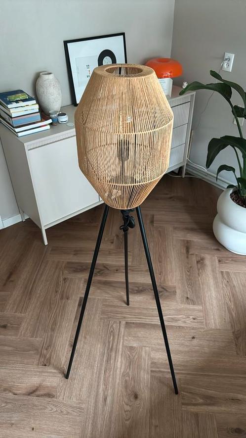 Driepoot lamp riet, Huis en Inrichting, Lampen | Vloerlampen, Nieuw, 100 tot 150 cm, Metaal, Overige materialen, Ophalen