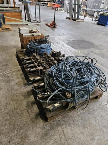 Set STÖBER servomotoren + servo drives (met bekabeling) beschikbaar voor biedingen