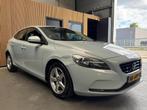 Volvo V40 2.0 D2 Nordic+ Airco|Cruise|Trekhaak APK, Auto's, Volvo, Voorwielaandrijving, Stof, Gebruikt, 4 cilinders