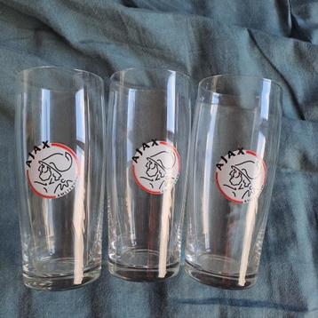 Ajax glazen beschikbaar voor biedingen