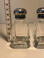 Geslepen glazen peper en zout strooier met zilveren dopjes, Ophalen of Verzenden