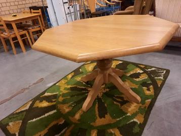 Massief eiken 8 hoekige eettafel beschikbaar voor biedingen