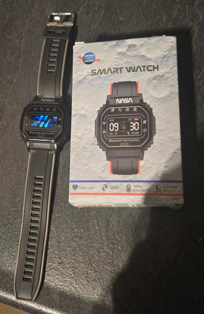 NASA Smartwatch - tegen elke bod, NASA, Zwart, Ophalen of Verzenden, Zo goed als nieuw