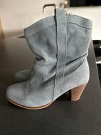 Lichtblauwe Suède Laarsjes Maat 40, Kleding | Dames, Schoenen, Blauw, Lage of Enkellaarzen, Ophalen of Verzenden, Zo goed als nieuw