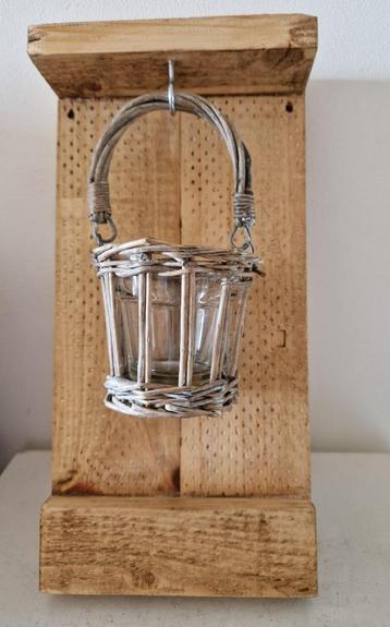 Houten wandbord met mandje+glaasje 31 x 15,5 cm ,d beschikbaar voor biedingen