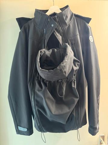 Fun2BeMum Softshell Draagjas – Zwart Z.G.A.N. – €130 beschikbaar voor biedingen