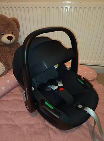 Maxi Cosi Pebble 360 i-Size Essential Black beschikbaar voor biedingen