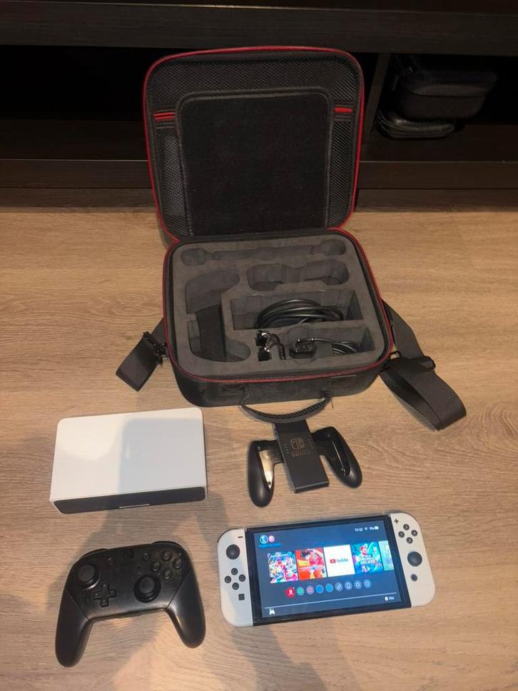Nintendo switch oled met mario kart, Spelcomputers en Games, Spelcomputers | Nintendo Switch, Zo goed als nieuw, Switch OLED, Met 1 controller