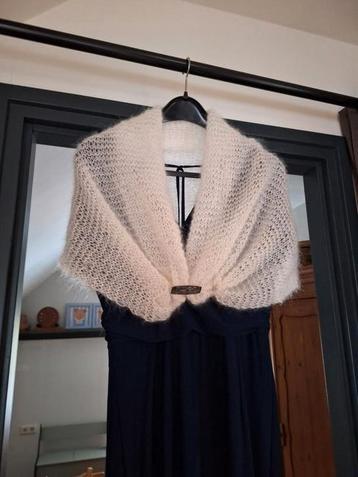 Handgemaakte stola offwhite van 75 % mohair en 25 % zijde beschikbaar voor biedingen