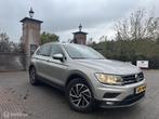 Volkswagen Tiguan 1.4 TSI Business Trekhaak Navi GARANTIE, Auto's, Volkswagen, Voorwielaandrijving, USB, Gebruikt, Zwart