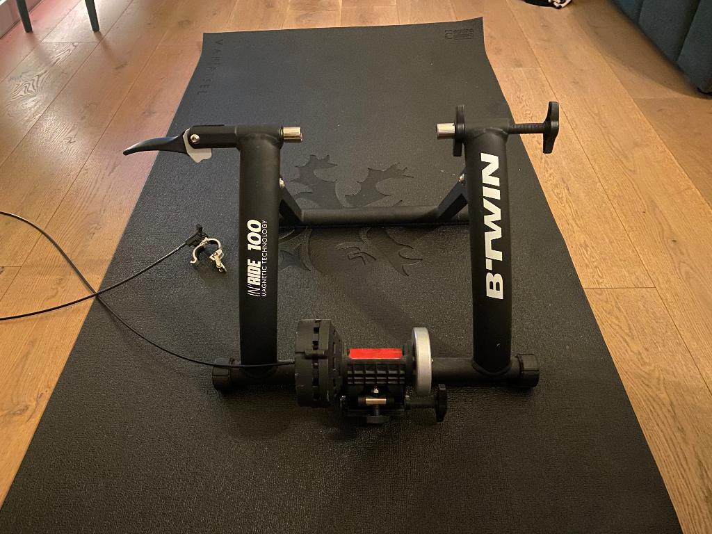 Fietstrainer binnen van Rysel In’Ride 100 (inclusief mat), Sport en Fitness, Ophalen, Zo goed als nieuw, Overige typen