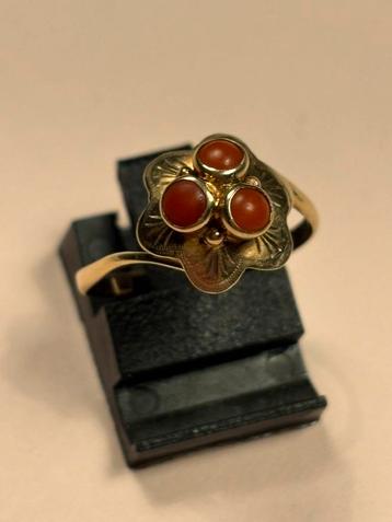 Vintage Gouden Ring met Bloedkoraal beschikbaar voor biedingen