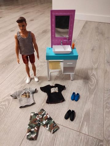 Barbie Ken met wastafel en accessoires beschikbaar voor biedingen
