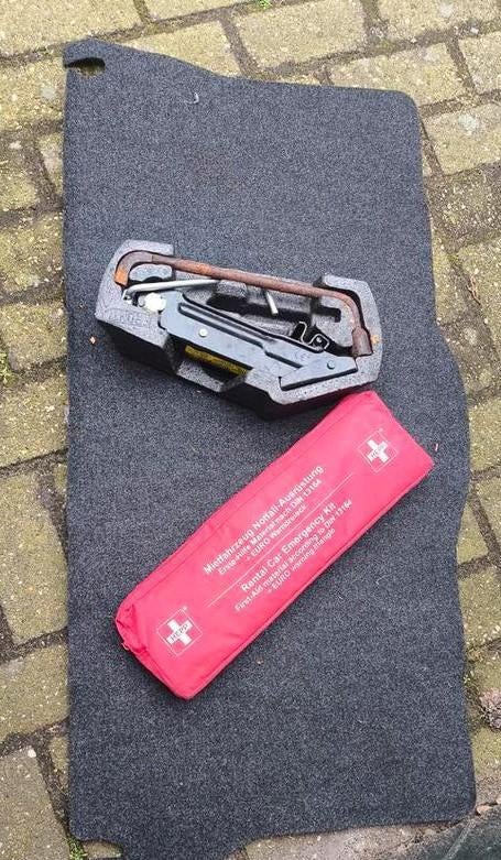 Krikset met kofferbakmat  ehbo first aid kit Aygo/C1/107, Ophalen of Verzenden, Manueel, Schaarkrik