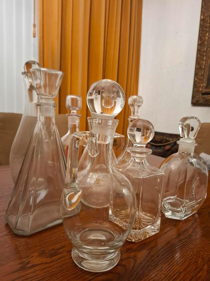 Set van 9 glazen karaffen, Antiek en Kunst, Antiek | Glas en Kristal, Ophalen of Verzenden