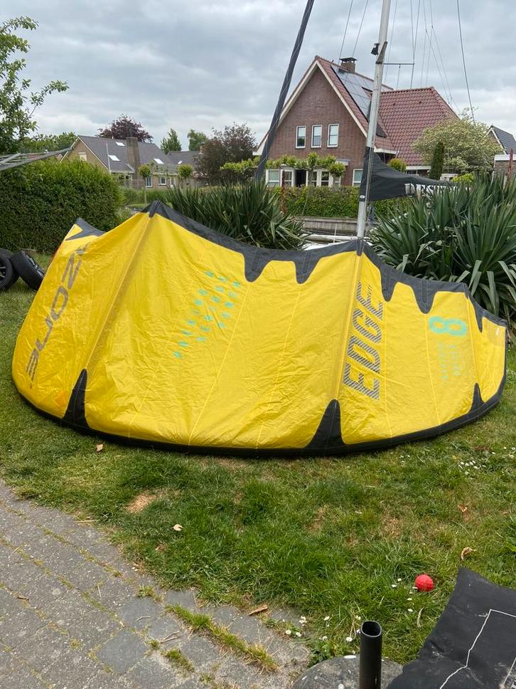 Ozone Edge V11 8m2 (2023), Watersport en Boten, Kitesurfen, Zo goed als nieuw, Geen board, Ophalen of Verzenden