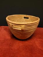 Mooie rieten mand, Huis en Inrichting, Woonaccessoires | Schalen en Manden, Ophalen of Verzenden, Zo goed als nieuw, Rond, Riet