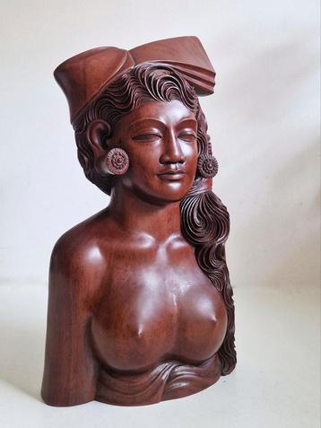 Balinese buste van vrouw beschikbaar voor biedingen