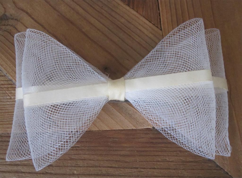 Brocante haarspeld van tule en satijn, Antiek en Kunst, Curiosa en Brocante, Ophalen of Verzenden