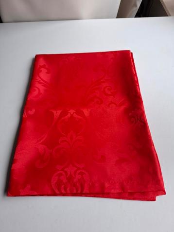 Tafelkleed met patroon rood  beschikbaar voor biedingen