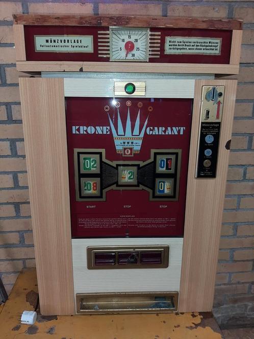 Duitse wand gokkast, Verzamelen, Automaten | Gokkasten en Fruitautomaten, Gebruikt, Overige munten, Met sleutels, Ophalen