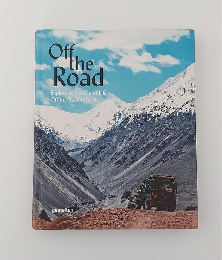Robert Klanten + Maximilian Funk - Off the Road (Engels), Boeken, Reisverhalen, Gelezen, Europa, Ophalen of Verzenden