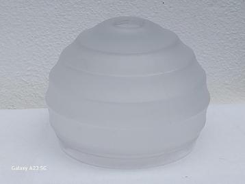 Art Deco bollige lampenkap mat en glans glas  beschikbaar voor biedingen