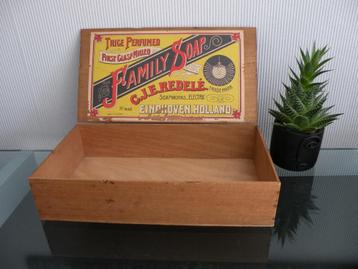 Antieke houten doos met reclame Leeuwarden uit de jaren 30 beschikbaar voor biedingen