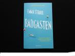 Nr.65: Boek Roman van Emma Straub - Badgasten -  In de New Y, Boeken, Avontuur en Actie, Ophalen of Verzenden, Zo goed als nieuw