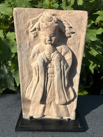 Antiek stenen reliëf beschikbaar voor biedingen